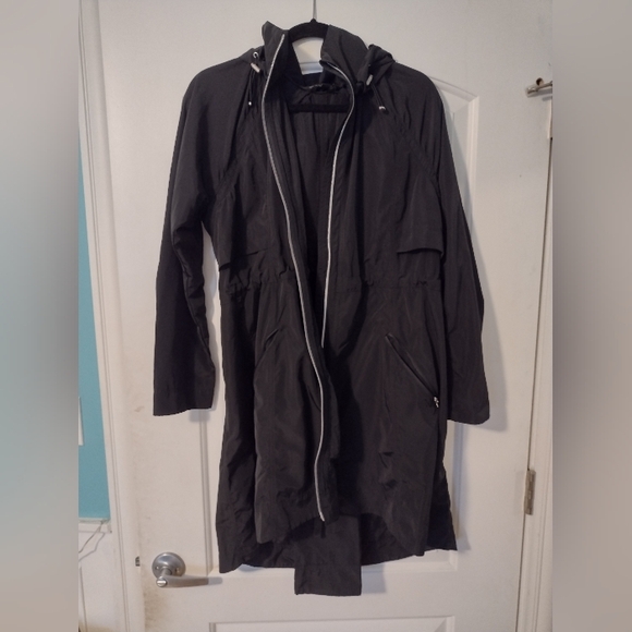 Athleta black rain drop jacket w/ adjustable hood and waist size medium NWOT - Picture 2 of 7